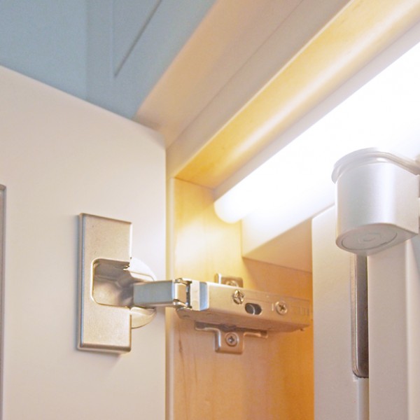 medicine cabinet LED